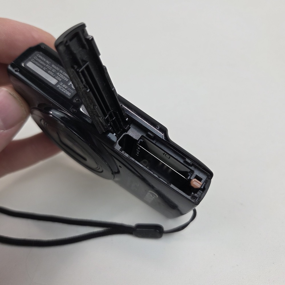 Canon Powershot ELPH 190 IS 10x Digital Camera Black Broken Cracked Display - Picture 12 of 16